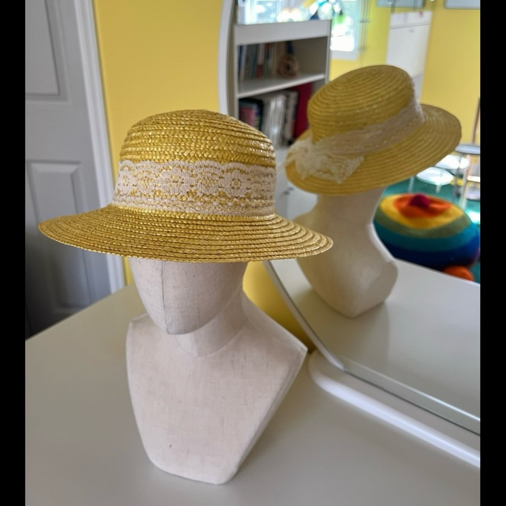 1980s Yellow Straw Hat, Round Crown, Incl. White Lace Ribbon & Rainbow Bandana - Picture 15 of 16